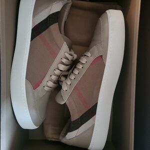 Burberry Ladies Salmond Sneakers